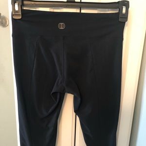 Black cropped buttery soft leggings